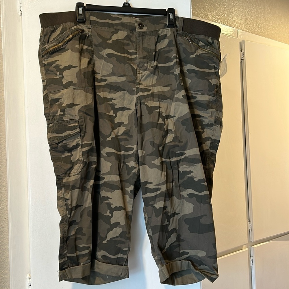 Camo capris